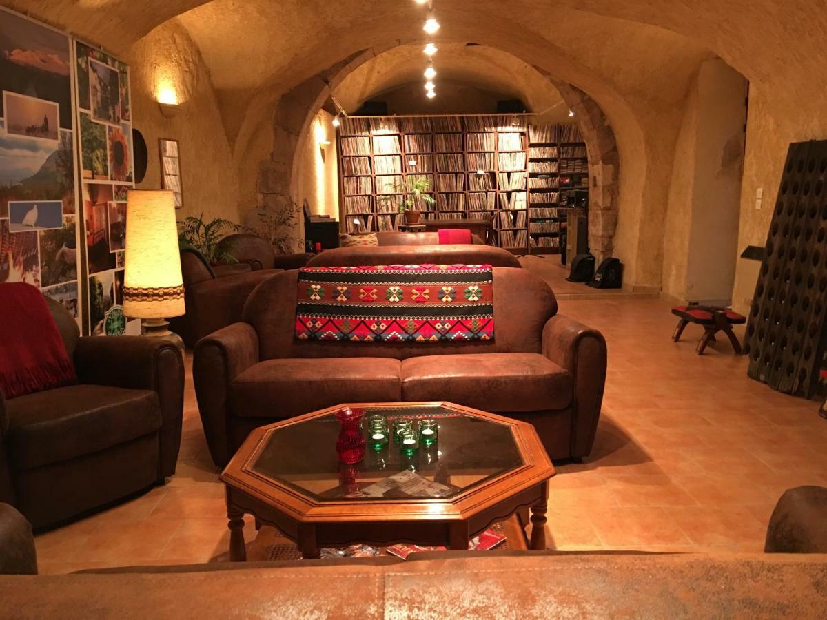 Domaine De Brousson Bed & Breakfast La Tour-sur-Orb Exterior photo